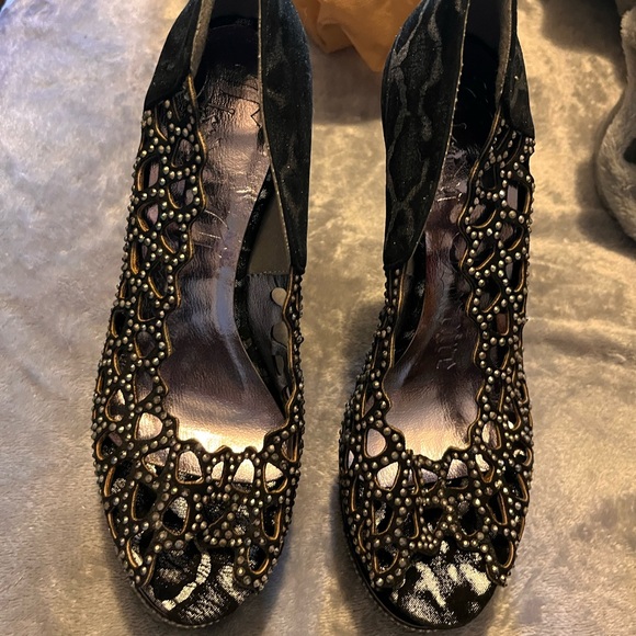 Gorgeous shoes !!! Bought a 7 😑too big for me... - Picture 7 of 10